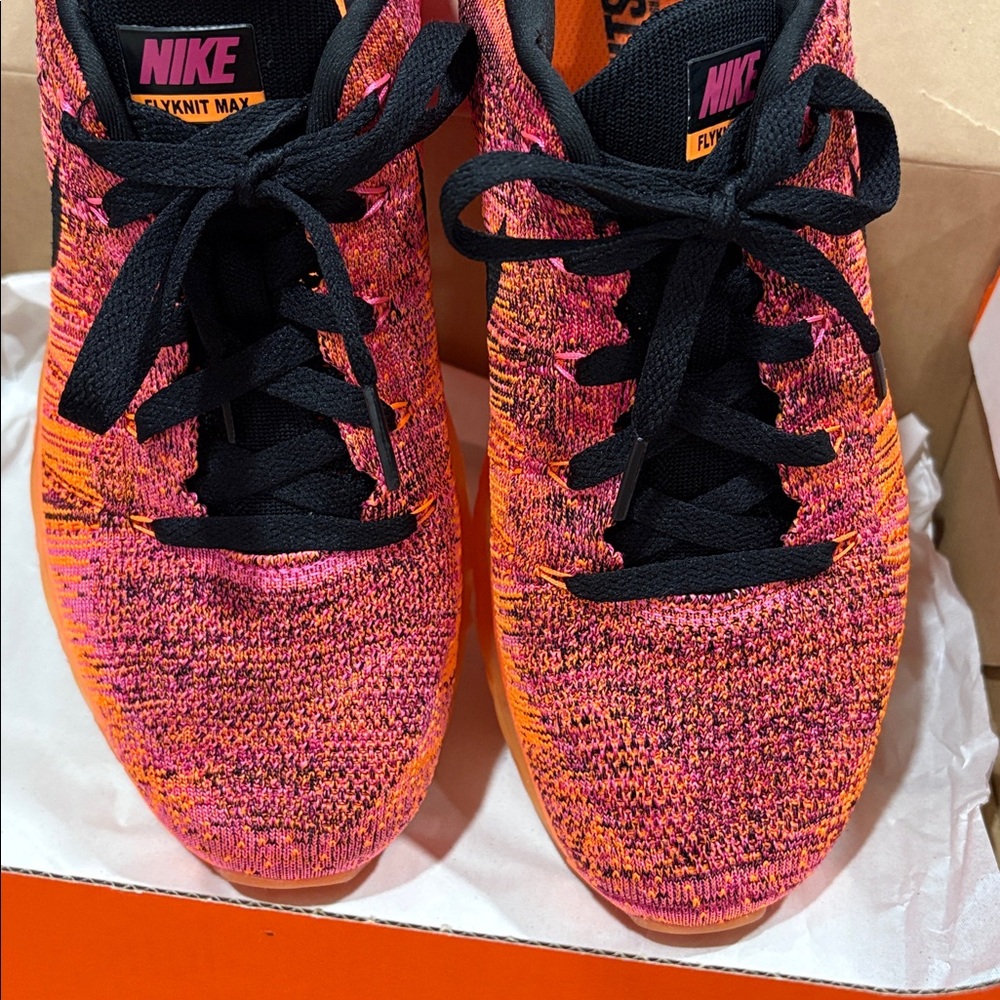 Woman’s Nike Wmns Flyknit Air Max - Picture 8 of 12